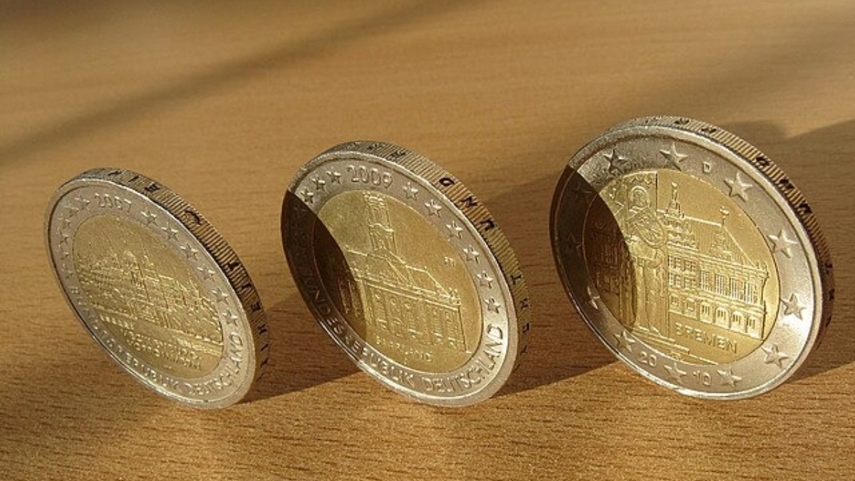 Další evropská země se chystá přijmout euro. Bude brzy to samé čekat i Česko?