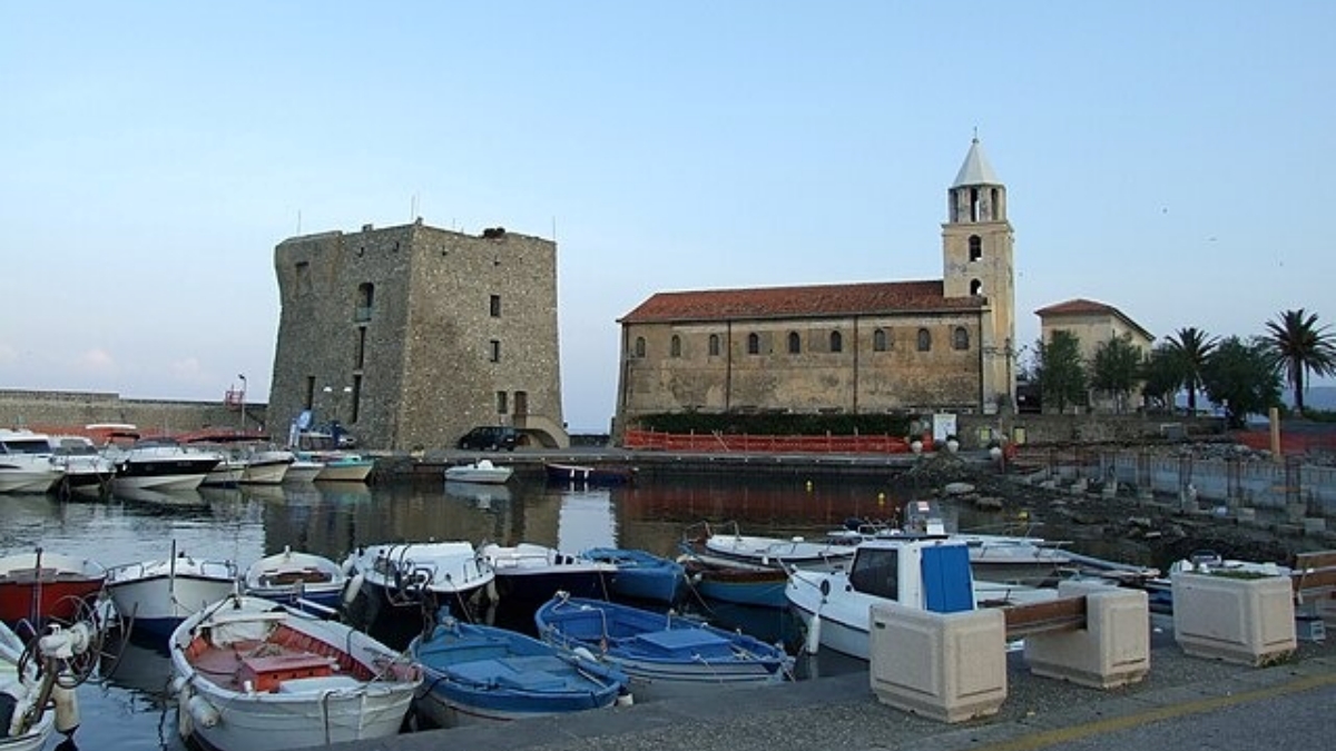 Čas se přestěhovat. V této obci se lidé běžně dožívají i 100 let. Zřejmě objevili recept věčného mládí