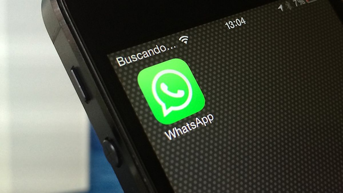 Uživatelé aplikace WhatsApp přicházejí hromadně o peníze. Stačí pár kliknutí a desetitisíce korun mizí z bankovního účtu
