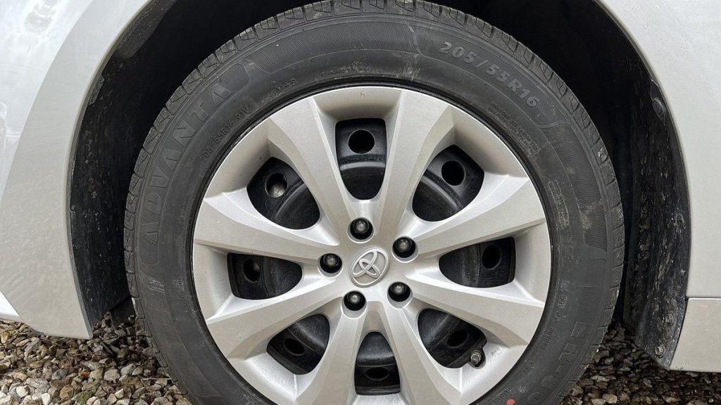 gumy pneumatiky auto