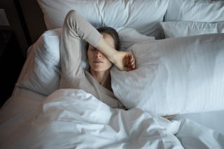 Česko nespí! Více než polovina lidí trpí nekvalitním spánkem – řešením může být správně zvolená matrace