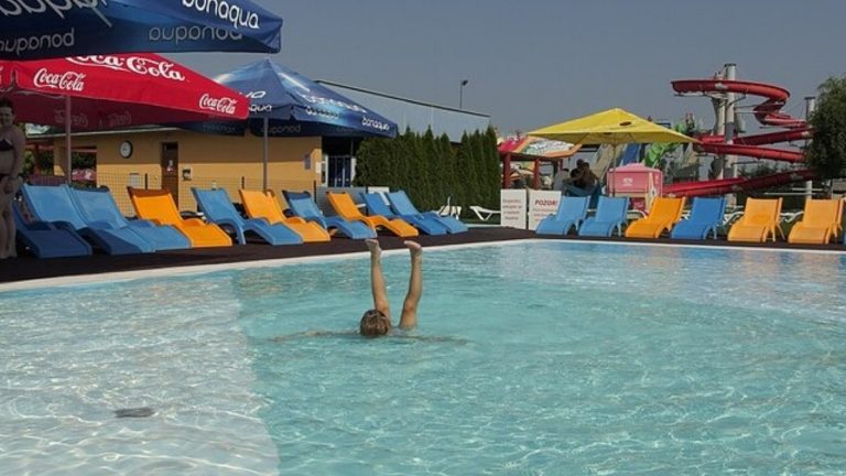 Velká skupina Čechů má nárok na pobyt v lázních zcela zadarmo. Jediné, co musíte, je vyplnit pár jednoduchých dokumentů 1 aquapark voda koupaliste