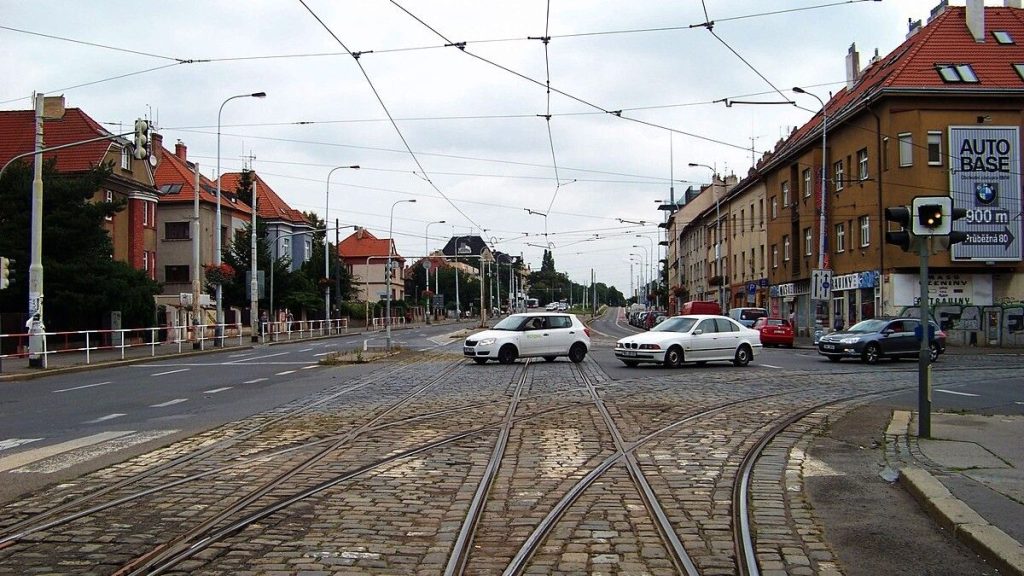 auto auta krizovatka silnice