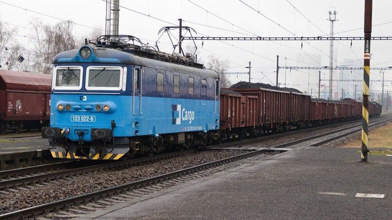 Zapomněli jste něco ve vlaku? Rychle si o věc požádejte, jinak už ji nikdy neuvidíte a propadne státu 1 cd cargo ceske drahy vlak koleje