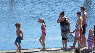 Katastrofa na českých koupalištích: Kvalita vody jde prudce dolů. Přehled míst, kde se rozhodně nesmíte koupat