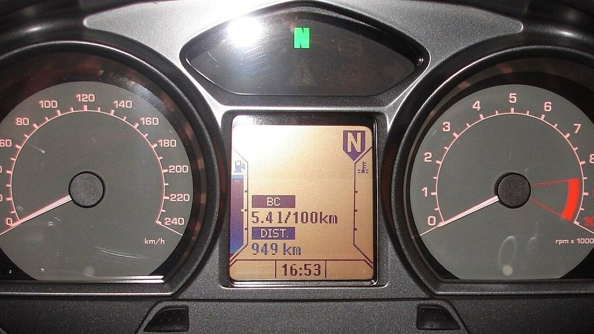 Mysleli jste si, že vaše auto ukazuje spotřebu správně? Opak je pravdou, všechno je úplně jinak