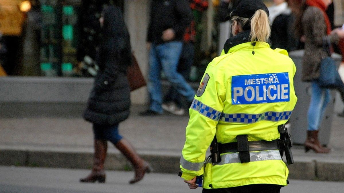 Za určité oblečení se uděluje pokuta 50 000 Kč. Kdo ho bude nosit, na toho policie počíhá