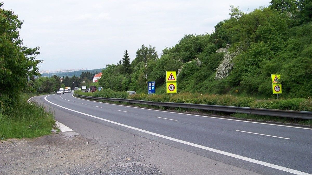 Zbrusu nová dopravní značka: Za neznalost se udělují vysoké pokuty a berou řidičské průkazy