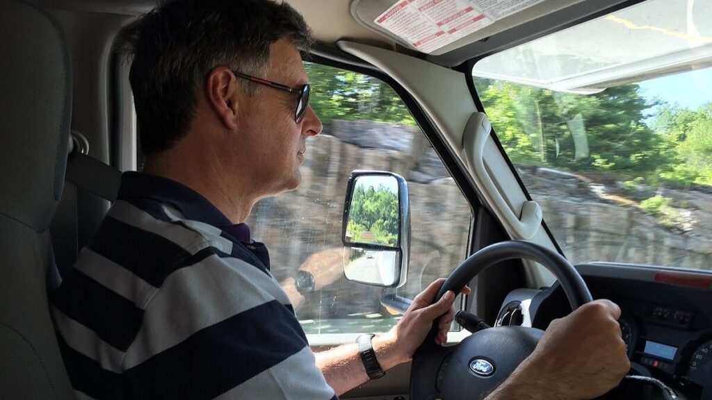 auto slunecni bryle ridic rizeni