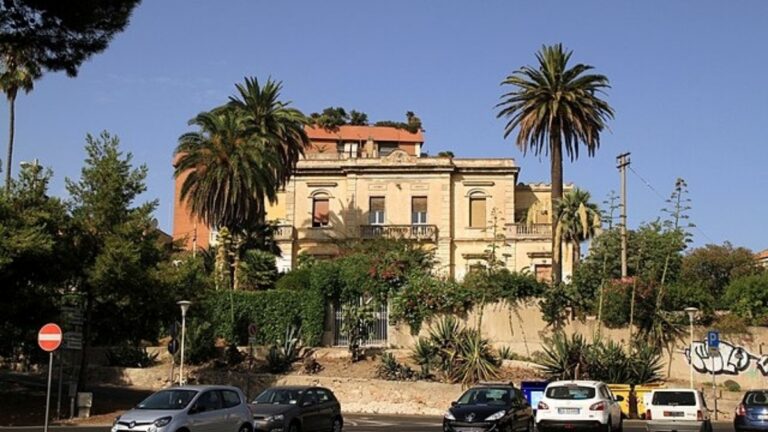 Obce teď nabízejí domy za 25 korun. Kdo dřív přijde, ten je dostane, nabídka je omezená 1 sardinie dum italie