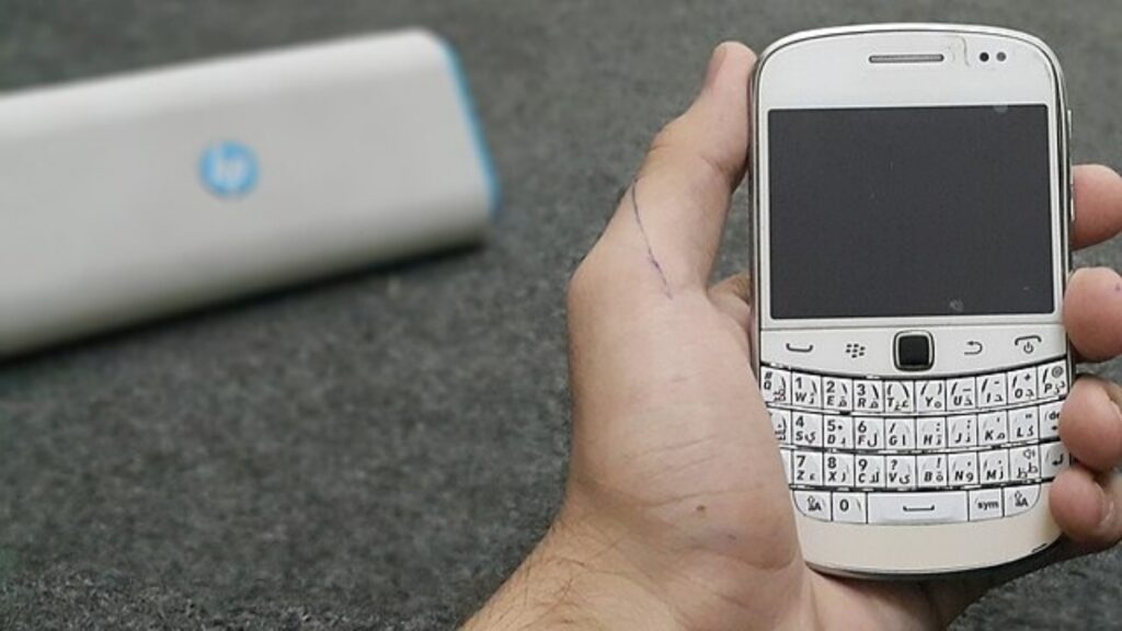 stary telefon blackberry