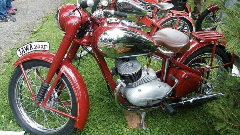 stara motorka jawa