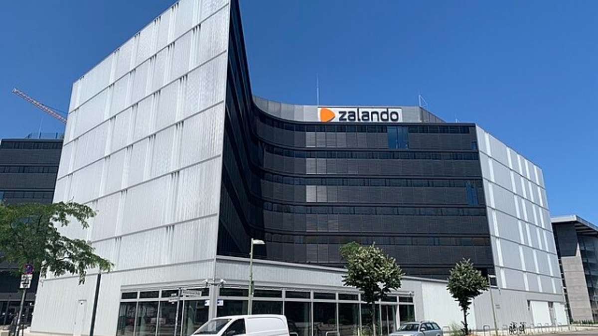 Známý e-shop Zalando propustí skoro 3 000 lidí. Zavře své centrum v Německu