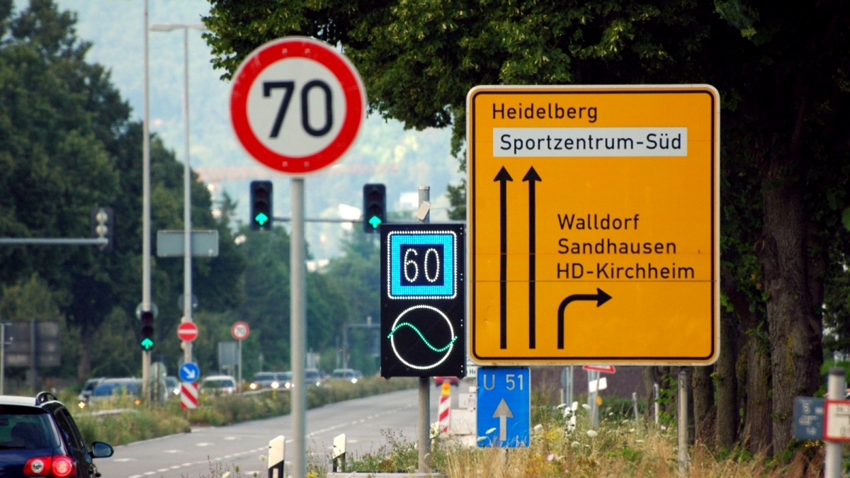 Znáte novou dopravní značku zelená vlna? Má zrychlit provoz, potkáte ji v Německu