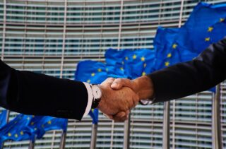 Tvrdíte, že politiku sledujete pozorně? Tenhle test vám nastaví nepříjemné zrcadlo