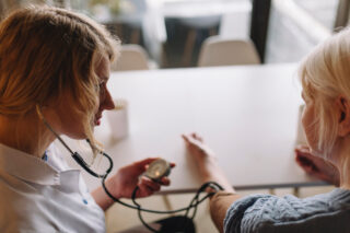 Zdravotní chyby, které dřív byly uplně normální. Tohle dnes zní skoro neuvěřitelně