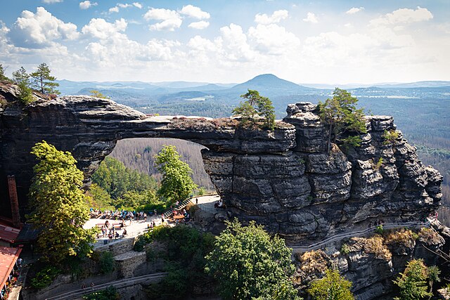 Prošli byste testem na české občanství bez přípravy? Některé otázky zaskočí i rodilé Čechy