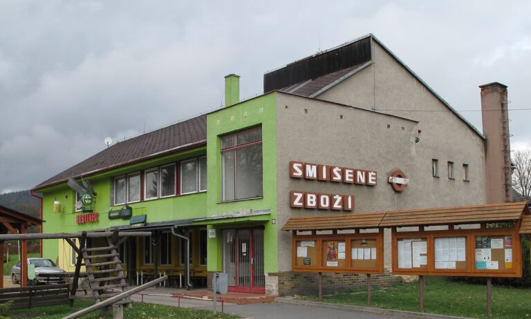 siroka niva smisene zbozi cropped