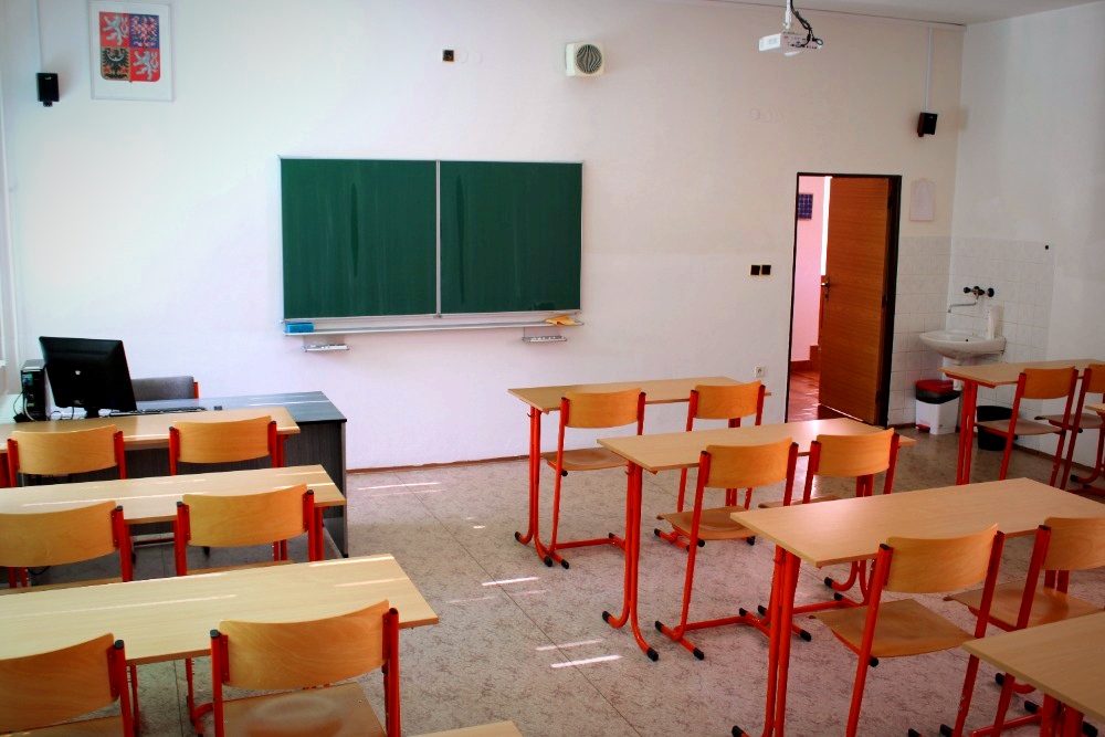 Knížky, které za socialismu patřily k dětství jako prázdniny a táborák. Zjistěte, kolik z nich vám zůstalo v srdci