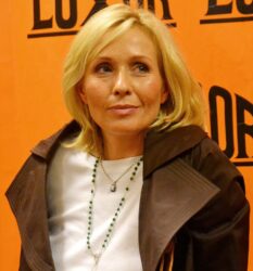 Česká pop kultura 90. let zanechala stopy, které jsou dodnes živé. Zkuste si, jestli si pamatujete víc, než přiznáváte