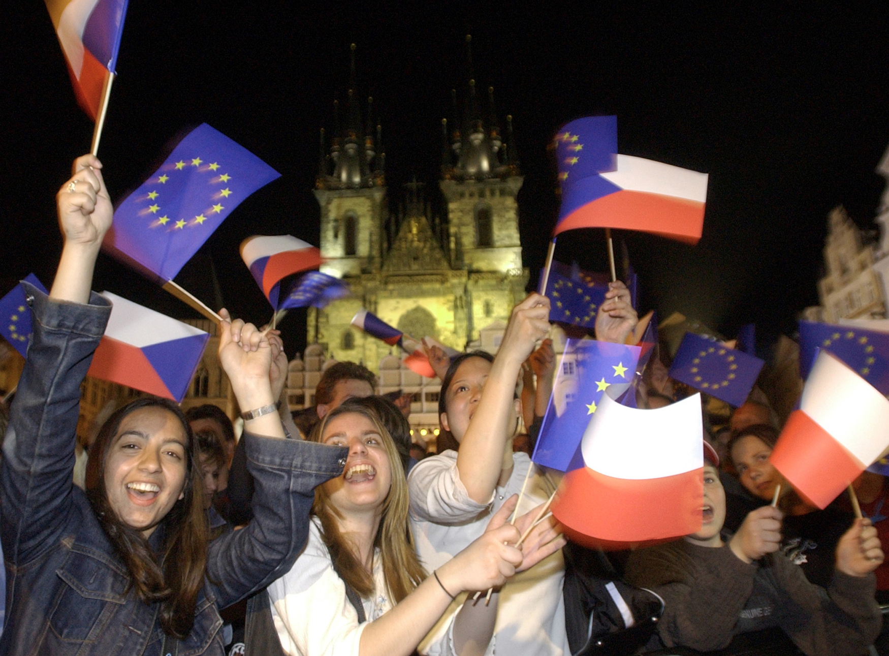 Česko muselo před vstupem do EU splnit desítky podmínek. Dnes je bez nápovědy vyjmenuje jen 2 z 10 dospělých