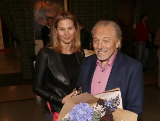 Karel Gott nazpíval stovky písní, ale jeho příběh zná málokdo do hloubky. Ověřte si, jestli víte o zlatém hlasu Prahy víc než jen to nejznámější